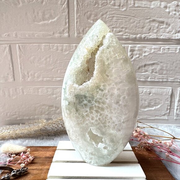 Gorgeous Large Agate with Druzy Flame/Free Form - Picture 2 of 7